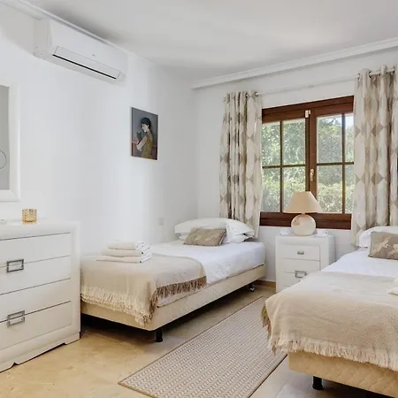 Casa Cumbre - 3 Bedroom 빌라 마르베야