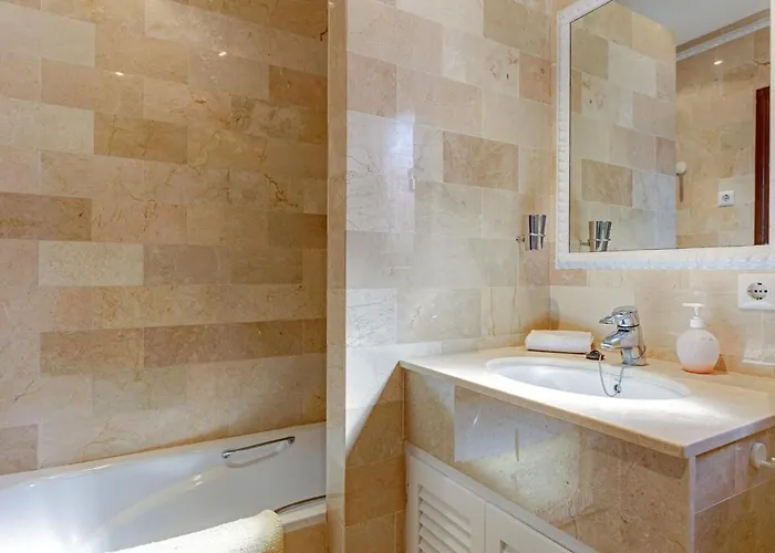 Casa Cumbre - 3 Bedroom * Marbella